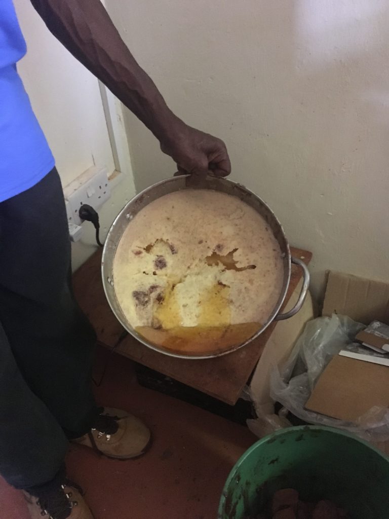 Beurre de cacao fraîchement pressé.